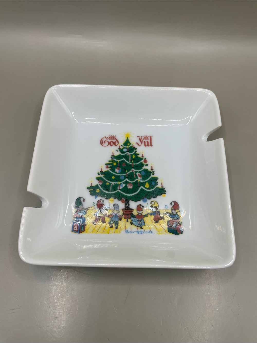 Vintage God Jul Merry Christmas Swedish Signed Berggren Elves Tree Ashtray 4.25”